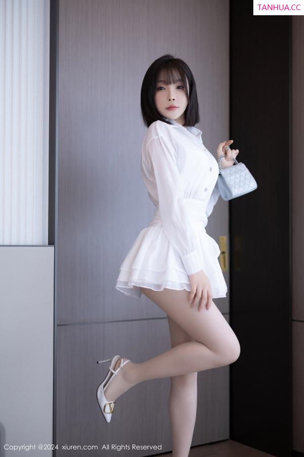 [XiuRen]高清写真图 2024.08.15 No.9020 徐莉芝Booty 丝袜美腿